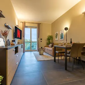 Modern & Bright 2 Bedroom Flat 50m From M4 Stop Milano
